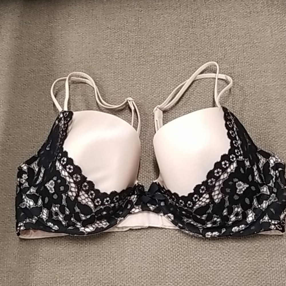 Victoria's secret pink lace detail lined demi bra